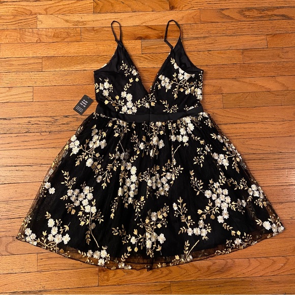 Gold Floral Embroidered Tulle Dress - Picture 2 of 16